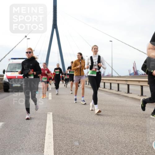 03.10.2025 - Köhlbrandbrückenlauf Lena Gebhardt http://msf.ph/oto/9204225 03.10.2025 15:55:58 Position 2 8050 meine-sportfotos.de