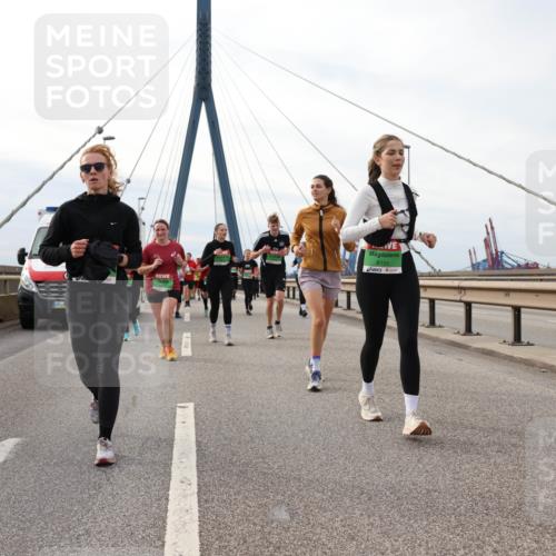 03.10.2025 - Köhlbrandbrückenlauf Lena Gebhardt http://msf.ph/oto/9204226 03.10.2025 15:55:59 Position 2 8155 meine-sportfotos.de