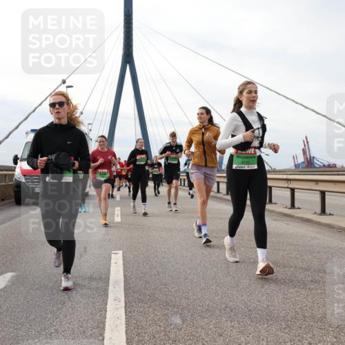 03.10.2025 - Köhlbrandbrückenlauf Lena Gebhardt http://msf.ph/oto/9204227 03.10.2025 15:55:59 Position 2  meine-sportfotos.de