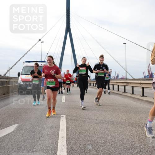 03.10.2025 - Köhlbrandbrückenlauf Lena Gebhardt http://msf.ph/oto/9204234 03.10.2025 15:56:00 Position 2 8187 meine-sportfotos.de