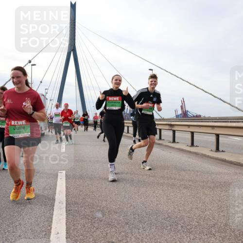 03.10.2025 - Köhlbrandbrückenlauf Lena Gebhardt http://msf.ph/oto/9204236 03.10.2025 15:56:01 Position 2 8187, 8910 meine-sportfotos.de