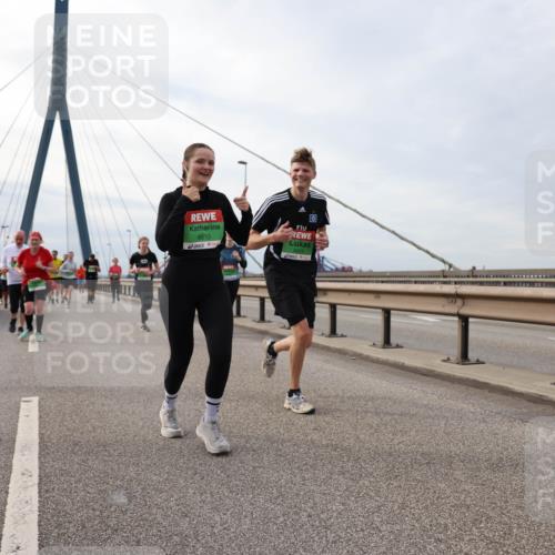 03.10.2025 - Köhlbrandbrückenlauf Lena Gebhardt http://msf.ph/oto/9204238 03.10.2025 15:56:01 Position 2 8910 meine-sportfotos.de