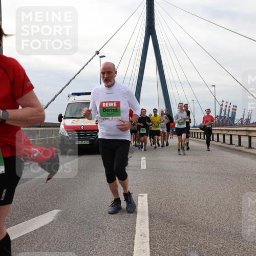 03.10.2025 - Köhlbrandbrückenlauf Lena Gebhardt http://msf.ph/oto/9204248 03.10.2025 15:56:04 Position 2 9606, 4249, 7940 meine-sportfotos.de