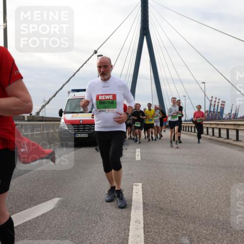 03.10.2025 - Köhlbrandbrückenlauf Lena Gebhardt http://msf.ph/oto/9204249 03.10.2025 15:56:04 Position 2 9606, 7940, 4249 meine-sportfotos.de