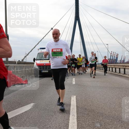 03.10.2025 - Köhlbrandbrückenlauf Lena Gebhardt http://msf.ph/oto/9204250 03.10.2025 15:56:04 Position 2 9606, 4249, 7940 meine-sportfotos.de