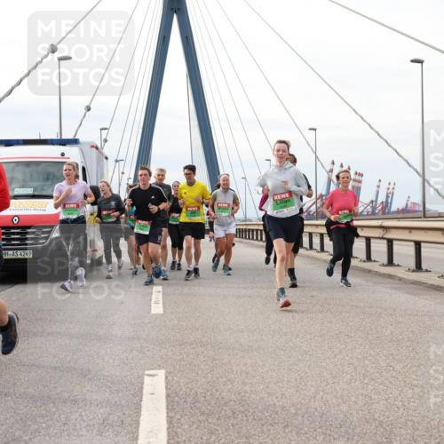 03.10.2025 - Köhlbrandbrückenlauf Lena Gebhardt http://msf.ph/oto/9204255 03.10.2025 15:56:05 Position 2 42, 85, 4, 4, 3, 4249 meine-sportfotos.de