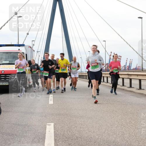 03.10.2025 - Köhlbrandbrückenlauf Lena Gebhardt http://msf.ph/oto/9204256 03.10.2025 15:56:05 Position 2 42, 85, 4, 7580, 96, 4249 meine-sportfotos.de