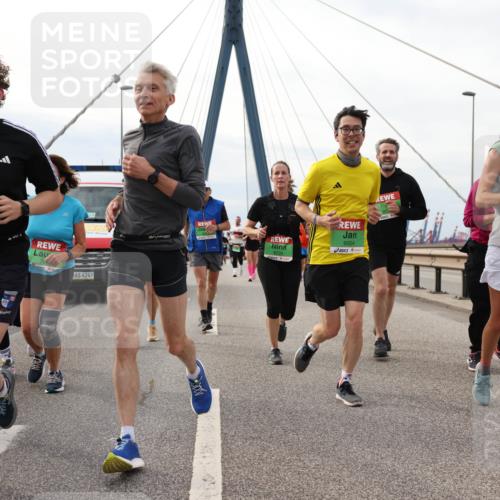 03.10.2025 - Köhlbrandbrückenlauf Lena Gebhardt http://msf.ph/oto/9204273 03.10.2025 15:56:08 Position 2 7829, 75642, 4249, 9004, 7845 meine-sportfotos.de
