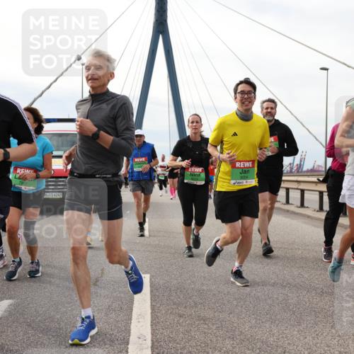 03.10.2025 - Köhlbrandbrückenlauf Lena Gebhardt http://msf.ph/oto/9204274 03.10.2025 15:56:08 Position 2 7829, 7967, 4249, 9004 meine-sportfotos.de