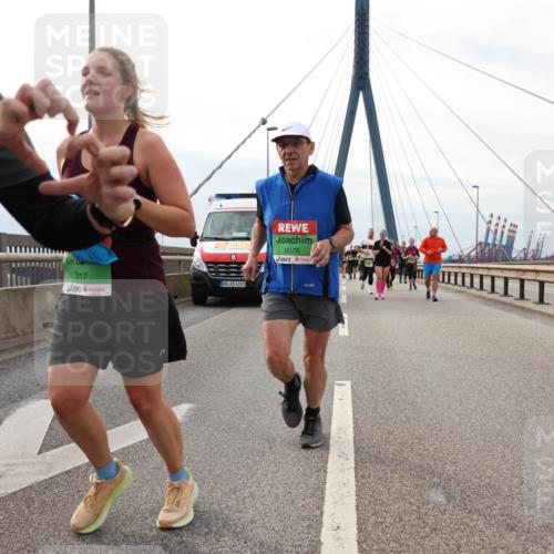 03.10.2025 - Köhlbrandbrückenlauf Lena Gebhardt http://msf.ph/oto/9204287 03.10.2025 15:56:10 Position 2 77, 7817, 4249, 8576 meine-sportfotos.de