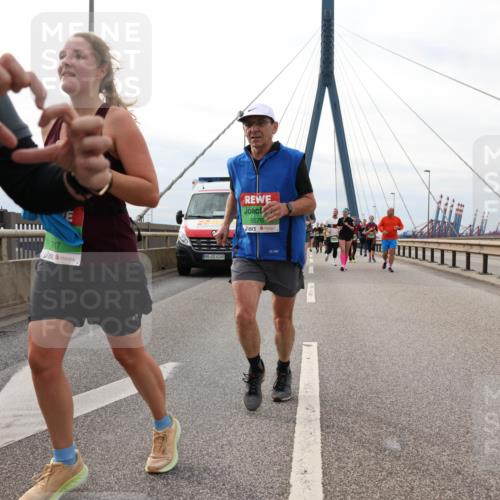 03.10.2025 - Köhlbrandbrückenlauf Lena Gebhardt http://msf.ph/oto/9204288 03.10.2025 15:56:10 Position 2 17, 4249, 8576 meine-sportfotos.de