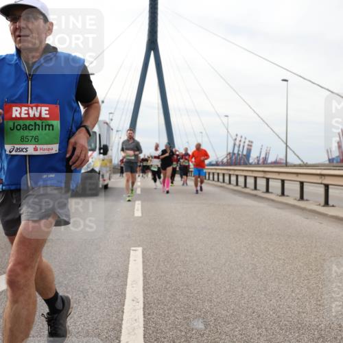 03.10.2025 - Köhlbrandbrückenlauf Lena Gebhardt http://msf.ph/oto/9204291 03.10.2025 15:56:11 Position 2 8576 meine-sportfotos.de