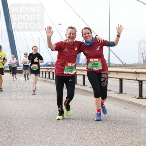 03.10.2025 - Köhlbrandbrückenlauf Lena Gebhardt http://msf.ph/oto/9204318 03.10.2025 15:56:16 Position 2 9497, 9498 meine-sportfotos.de