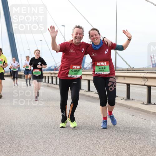 03.10.2025 - Köhlbrandbrückenlauf Lena Gebhardt http://msf.ph/oto/9204319 03.10.2025 15:56:16 Position 2 9497, 9498 meine-sportfotos.de