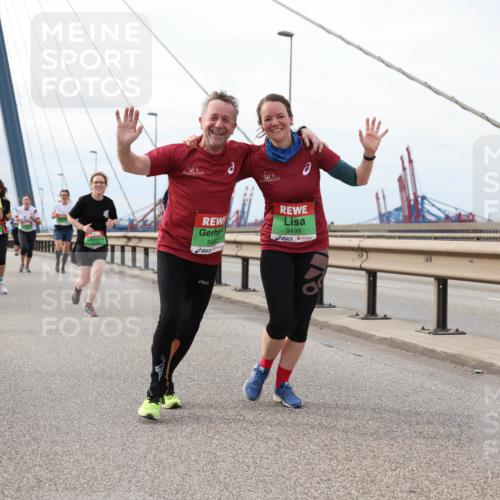 03.10.2025 - Köhlbrandbrückenlauf Lena Gebhardt http://msf.ph/oto/9204322 03.10.2025 15:56:16 Position 2 949, 9498 meine-sportfotos.de