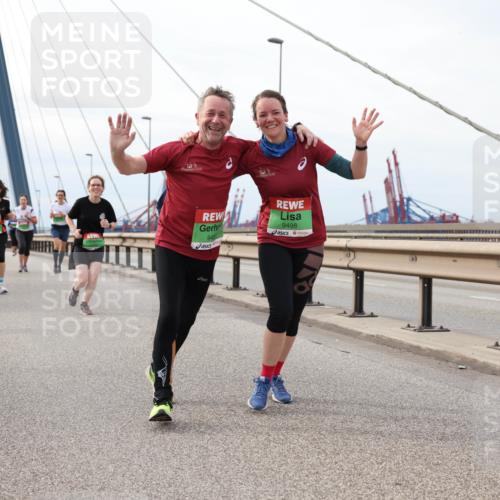 03.10.2025 - Köhlbrandbrückenlauf Lena Gebhardt http://msf.ph/oto/9204323 03.10.2025 15:56:16 Position 2 949, 9498 meine-sportfotos.de