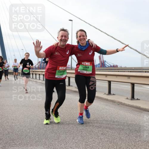 03.10.2025 - Köhlbrandbrückenlauf Lena Gebhardt http://msf.ph/oto/9204324 03.10.2025 15:56:16 Position 2 949, 9498 meine-sportfotos.de
