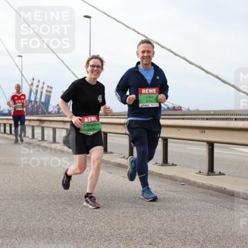 03.10.2025 - Köhlbrandbrückenlauf Lena Gebhardt http://msf.ph/oto/9204336 03.10.2025 15:56:18 Position 2 7878, 9732 meine-sportfotos.de