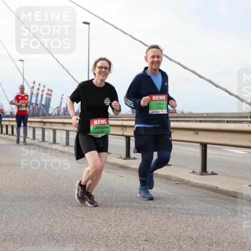 03.10.2025 - Köhlbrandbrückenlauf Lena Gebhardt http://msf.ph/oto/9204338 03.10.2025 15:56:18 Position 2 9732, 7878 meine-sportfotos.de