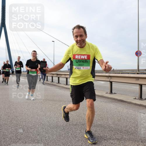 03.10.2025 - Köhlbrandbrückenlauf Lena Gebhardt http://msf.ph/oto/9204351 03.10.2025 15:56:20 Position 2 249, 8507 meine-sportfotos.de