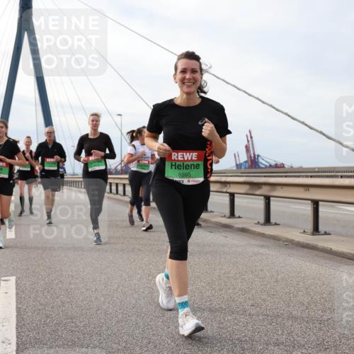 03.10.2025 - Köhlbrandbrückenlauf Lena Gebhardt http://msf.ph/oto/9204356 03.10.2025 15:56:21 Position 2 249, 8595 meine-sportfotos.de