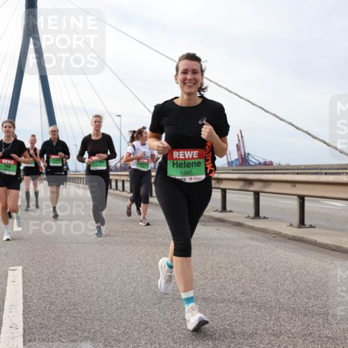 03.10.2025 - Köhlbrandbrückenlauf Lena Gebhardt http://msf.ph/oto/9204357 03.10.2025 15:56:21 Position 2 4249, 8595 meine-sportfotos.de