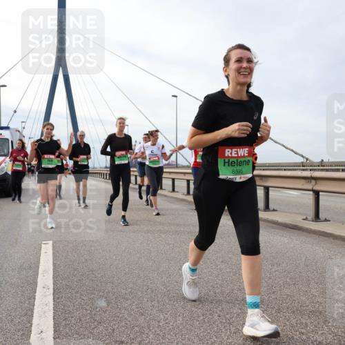 03.10.2025 - Köhlbrandbrückenlauf Lena Gebhardt http://msf.ph/oto/9204359 03.10.2025 15:56:21 Position 2 4249, 8595 meine-sportfotos.de