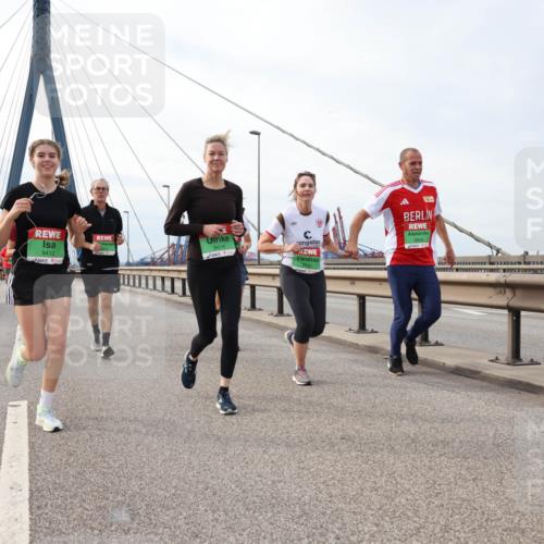 03.10.2025 - Köhlbrandbrückenlauf Lena Gebhardt http://msf.ph/oto/9204364 03.10.2025 15:56:22 Position 2 42, 85, 4, 483, 9412, 4249, 9414, 8930 meine-sportfotos.de