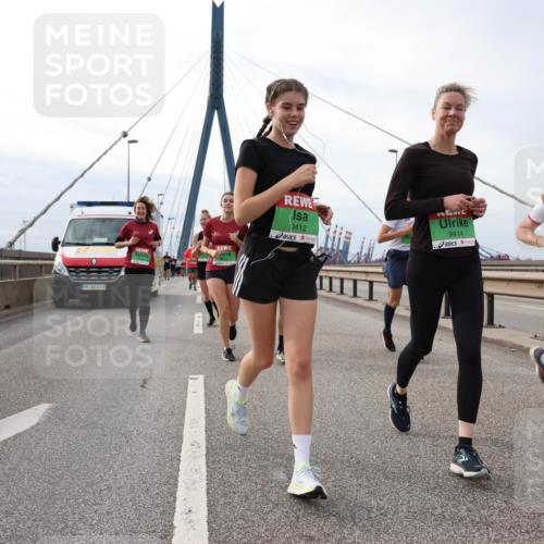 03.10.2025 - Köhlbrandbrückenlauf Lena Gebhardt http://msf.ph/oto/9204367 03.10.2025 15:56:23 Position 2 4249, 9412, 9414, 8930 meine-sportfotos.de