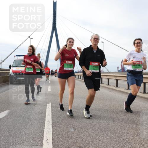 03.10.2025 - Köhlbrandbrückenlauf Lena Gebhardt http://msf.ph/oto/9204370 03.10.2025 15:56:24 Position 2 4249, 9413, 9411, 9025 meine-sportfotos.de