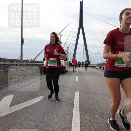 03.10.2025 - Köhlbrandbrückenlauf Lena Gebhardt http://msf.ph/oto/9204374 03.10.2025 15:56:24 Position 2 7730 meine-sportfotos.de