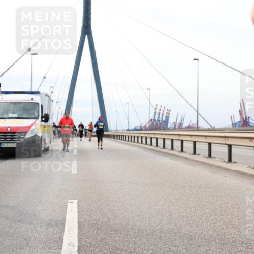 03.10.2025 - Köhlbrandbrückenlauf Lena Gebhardt http://msf.ph/oto/9204377 03.10.2025 15:56:25 Position 2 730, 15, 4249 meine-sportfotos.de