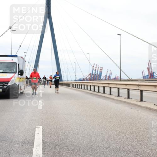 03.10.2025 - Köhlbrandbrückenlauf Lena Gebhardt http://msf.ph/oto/9204378 03.10.2025 15:56:25 Position 2 4249 meine-sportfotos.de