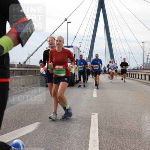 03.10.2025 - Köhlbrandbrückenlauf Lena Gebhardt http://msf.ph/oto/9204415 03.10.2025 15:56:42 Position 2 3, 9616 meine-sportfotos.de