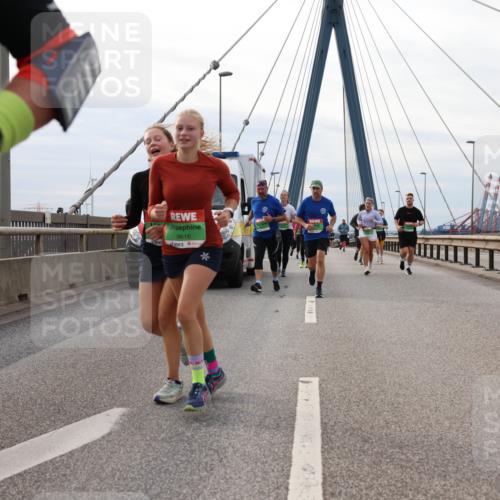 03.10.2025 - Köhlbrandbrückenlauf Lena Gebhardt http://msf.ph/oto/9204416 03.10.2025 15:56:42 Position 2 9616 meine-sportfotos.de
