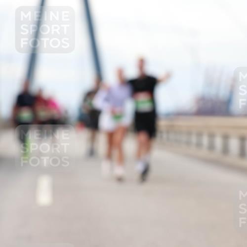 03.10.2025 - Köhlbrandbrückenlauf Lena Gebhardt http://msf.ph/oto/9204422 03.10.2025 15:56:44 Position 2 111 meine-sportfotos.de