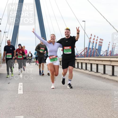 03.10.2025 - Köhlbrandbrückenlauf Lena Gebhardt http://msf.ph/oto/9204424 03.10.2025 15:56:45 Position 2 8819, 7980, 7981 meine-sportfotos.de