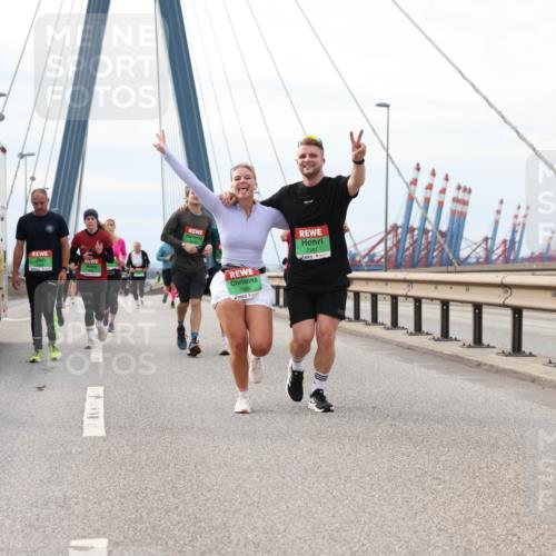 03.10.2025 - Köhlbrandbrückenlauf Lena Gebhardt http://msf.ph/oto/9204425 03.10.2025 15:56:45 Position 2 8819, 798, 7981 meine-sportfotos.de