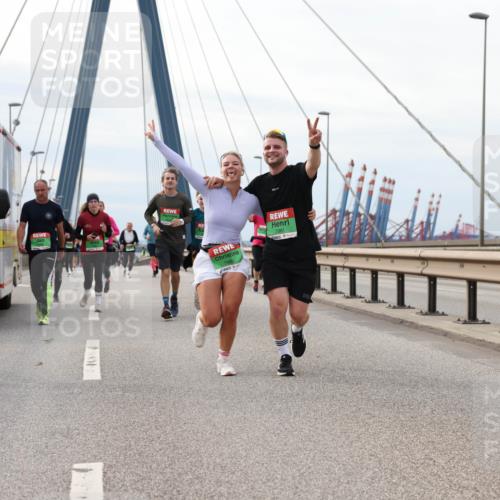 03.10.2025 - Köhlbrandbrückenlauf Lena Gebhardt http://msf.ph/oto/9204426 03.10.2025 15:56:45 Position 2 8819, 7980, 7981 meine-sportfotos.de