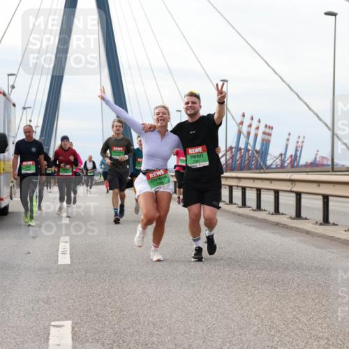 03.10.2025 - Köhlbrandbrückenlauf Lena Gebhardt http://msf.ph/oto/9204427 03.10.2025 15:56:45 Position 2 8819, 7981 meine-sportfotos.de