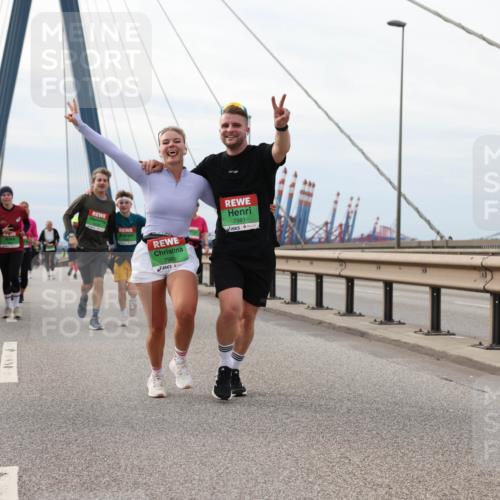 03.10.2025 - Köhlbrandbrückenlauf Lena Gebhardt http://msf.ph/oto/9204428 03.10.2025 15:56:46 Position 2 7980, 7981 meine-sportfotos.de
