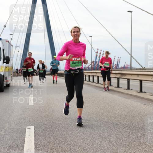 03.10.2025 - Köhlbrandbrückenlauf Lena Gebhardt http://msf.ph/oto/9204452 03.10.2025 15:56:51 Position 2 42, 854, 8430, 4249 meine-sportfotos.de