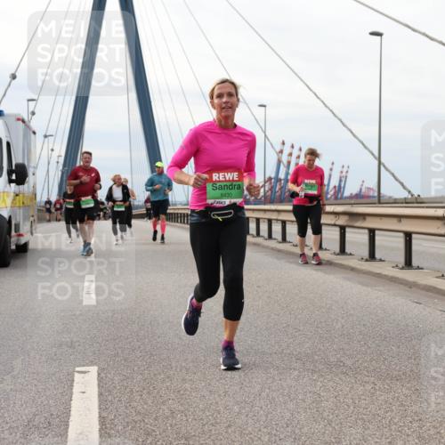 03.10.2025 - Köhlbrandbrückenlauf Lena Gebhardt http://msf.ph/oto/9204453 03.10.2025 15:56:51 Position 2 42, 85, 4, 4249, 8430 meine-sportfotos.de