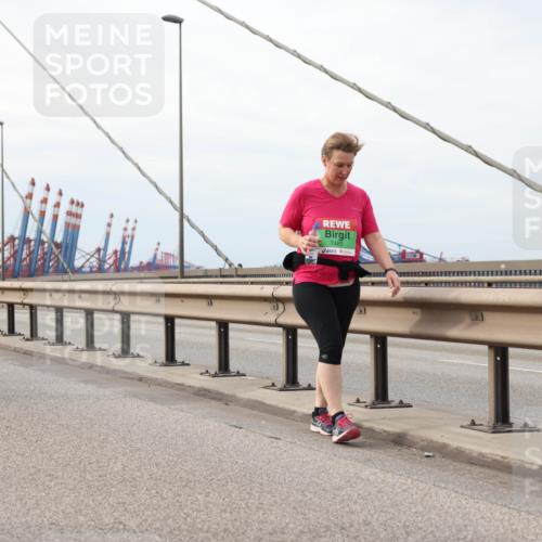 03.10.2025 - Köhlbrandbrückenlauf Lena Gebhardt http://msf.ph/oto/9204458 03.10.2025 15:56:54 Position 2 7489 meine-sportfotos.de