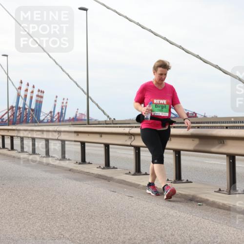 03.10.2025 - Köhlbrandbrückenlauf Lena Gebhardt http://msf.ph/oto/9204459 03.10.2025 15:56:54 Position 2 7489 meine-sportfotos.de