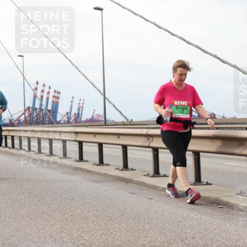 03.10.2025 - Köhlbrandbrückenlauf Lena Gebhardt http://msf.ph/oto/9204460 03.10.2025 15:56:54 Position 2 7489 meine-sportfotos.de