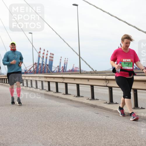03.10.2025 - Köhlbrandbrückenlauf Lena Gebhardt http://msf.ph/oto/9204461 03.10.2025 15:56:54 Position 2 7489 meine-sportfotos.de