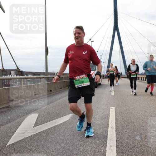 03.10.2025 - Köhlbrandbrückenlauf Lena Gebhardt http://msf.ph/oto/9204468 03.10.2025 15:56:56 Position 2 7784 meine-sportfotos.de