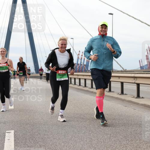 03.10.2025 - Köhlbrandbrückenlauf Lena Gebhardt http://msf.ph/oto/9204470 03.10.2025 15:56:56 Position 2 8171 meine-sportfotos.de