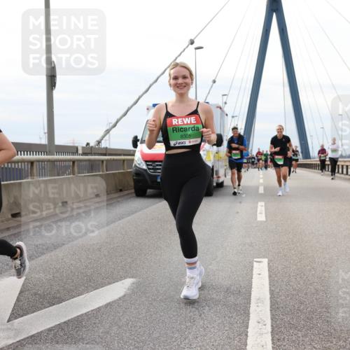 03.10.2025 - Köhlbrandbrückenlauf Lena Gebhardt http://msf.ph/oto/9204477 03.10.2025 15:56:58 Position 2 8516, 8305 meine-sportfotos.de